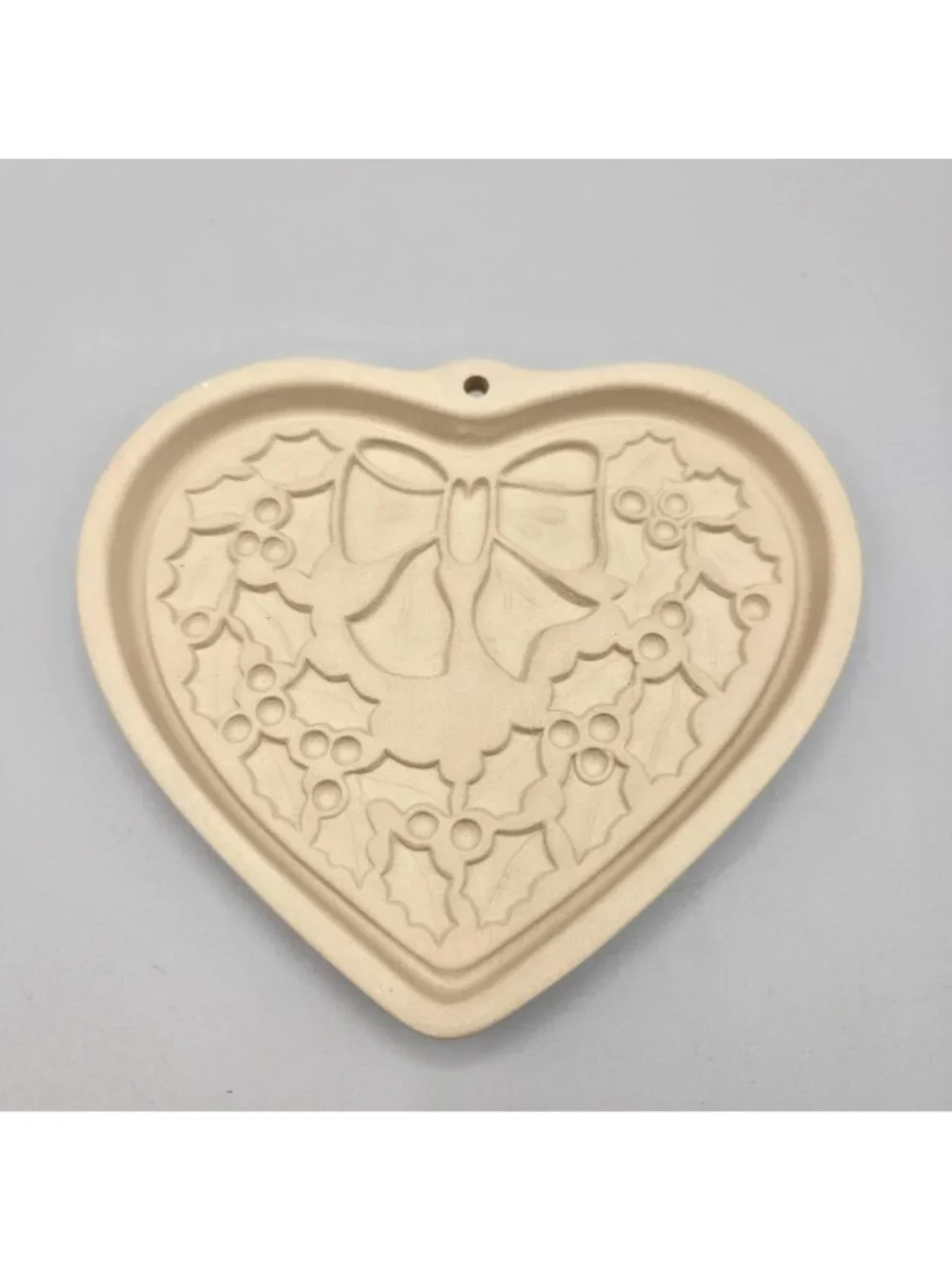The Pampered Chef Winter Wreath Stoneware Heart Mold Limited Edition 2003